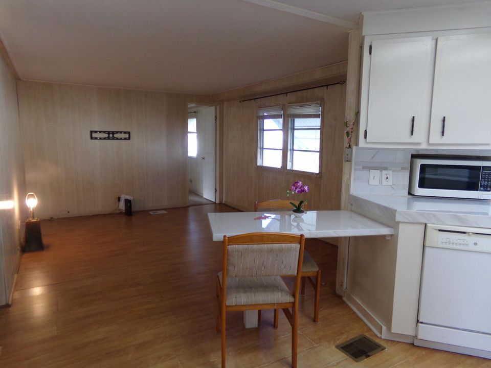 Active With Contract: $129,000 (2 beds, 2 baths, 1248 Square Feet)