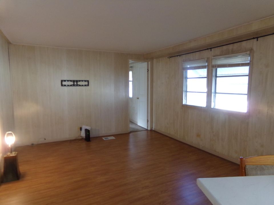 Active With Contract: $129,000 (2 beds, 2 baths, 1248 Square Feet)