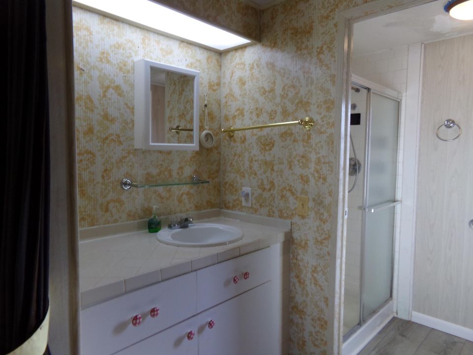 Active With Contract: $129,000 (2 beds, 2 baths, 1248 Square Feet)