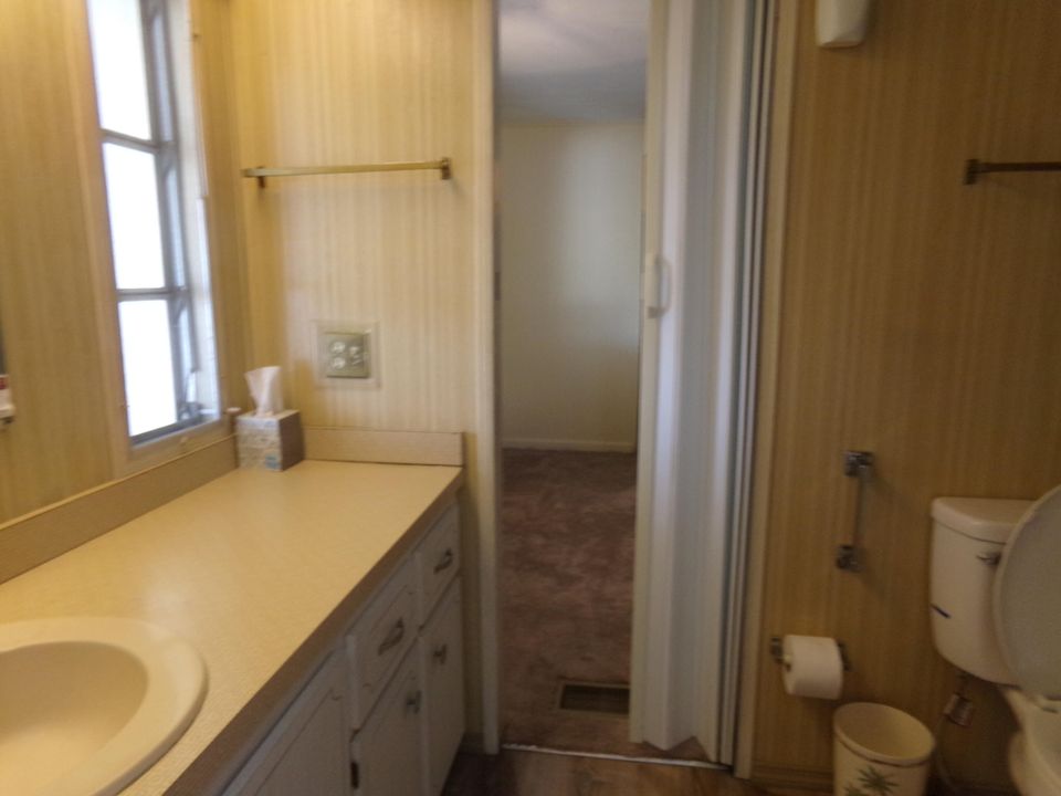 Active With Contract: $129,000 (2 beds, 2 baths, 1248 Square Feet)