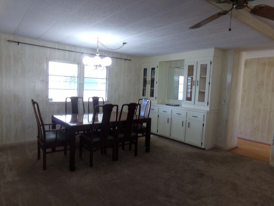 Active With Contract: $129,000 (2 beds, 2 baths, 1248 Square Feet)