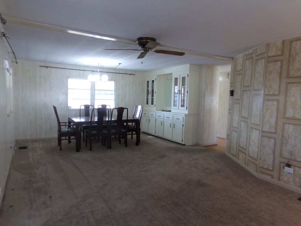 Active With Contract: $129,000 (2 beds, 2 baths, 1248 Square Feet)