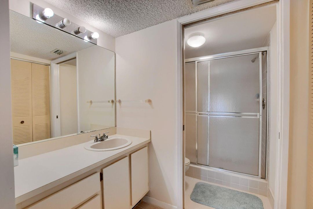 Active With Contract: $299,900 (2 beds, 2 baths, 1227 Square Feet)