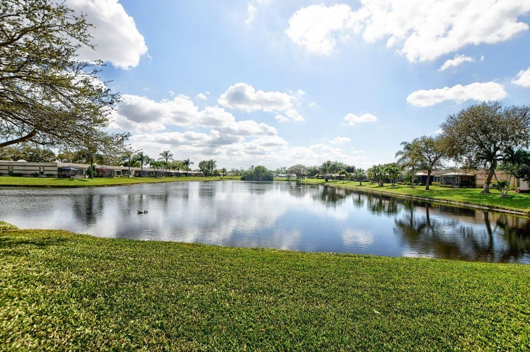 Active With Contract: $299,900 (2 beds, 2 baths, 1227 Square Feet)