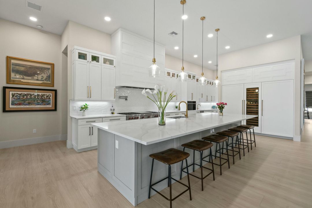 Недавно продано: $2,985,000 (4 спален, 4 ванн, 4717 Квадратных фут)