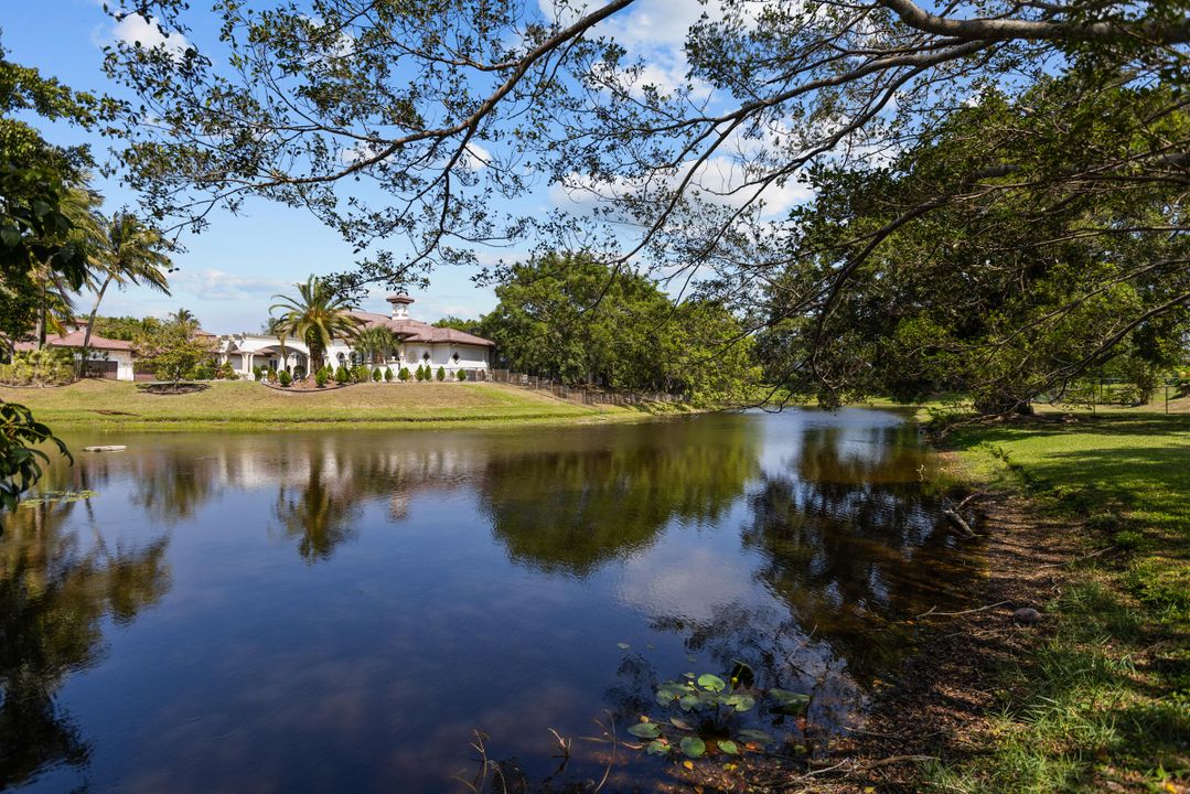 For Sale: $5,400,000 (5 beds, 6 baths, 6901 Square Feet)