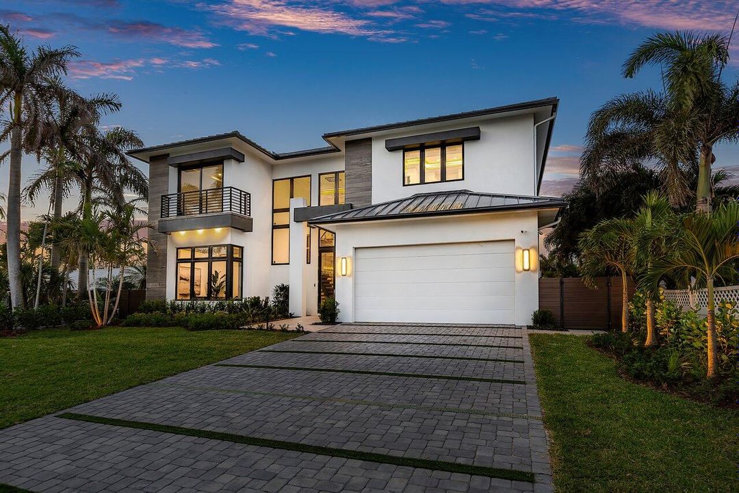 Vendido Recientemente: $7,199,999 (5 camas, 5 baños, 5021 Pies cuadrados)