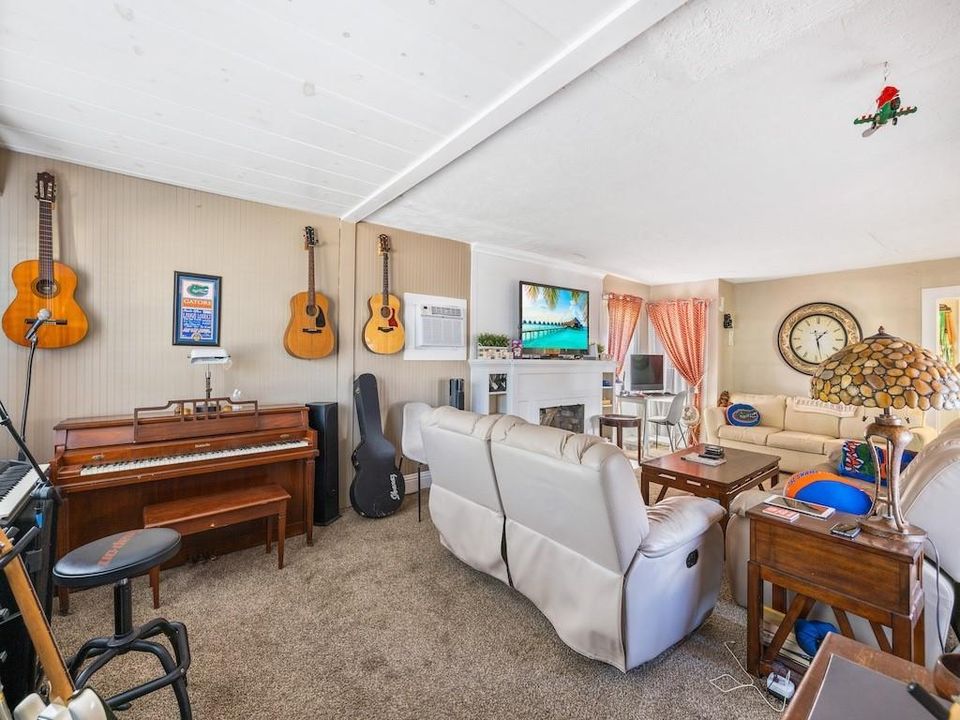 На продажу: $260,000 (1 спален, 1 ванн, 1356 Квадратных фут)