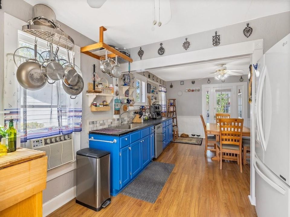 На продажу: $260,000 (1 спален, 1 ванн, 1356 Квадратных фут)