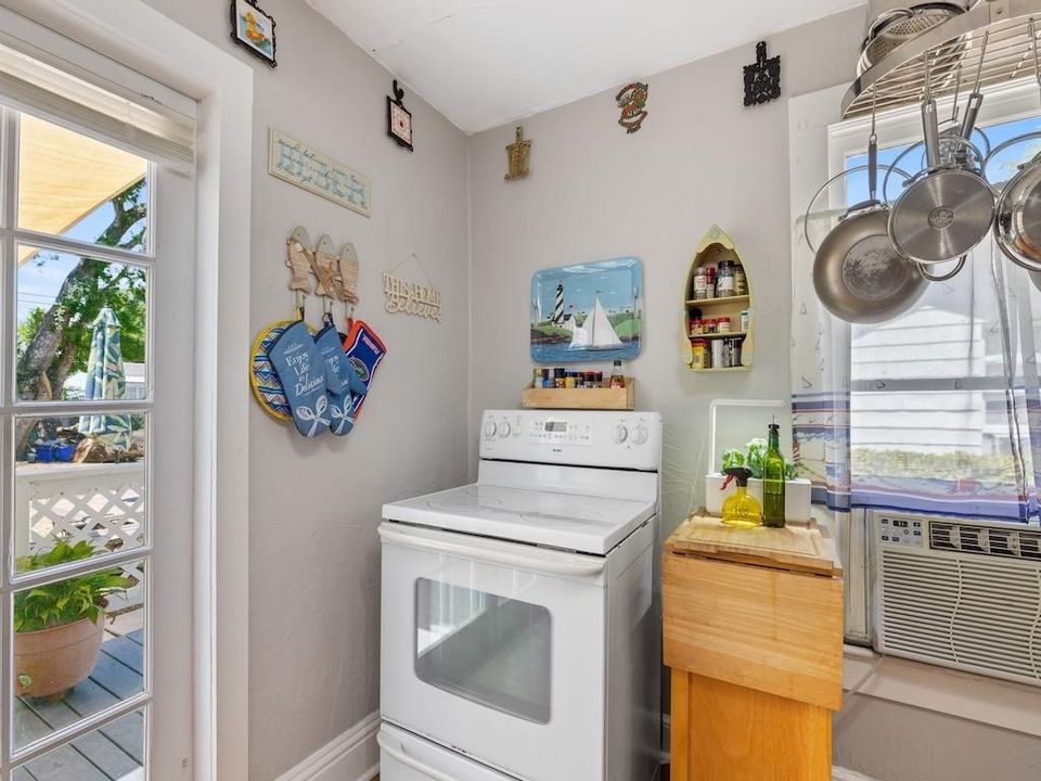 На продажу: $260,000 (1 спален, 1 ванн, 1356 Квадратных фут)