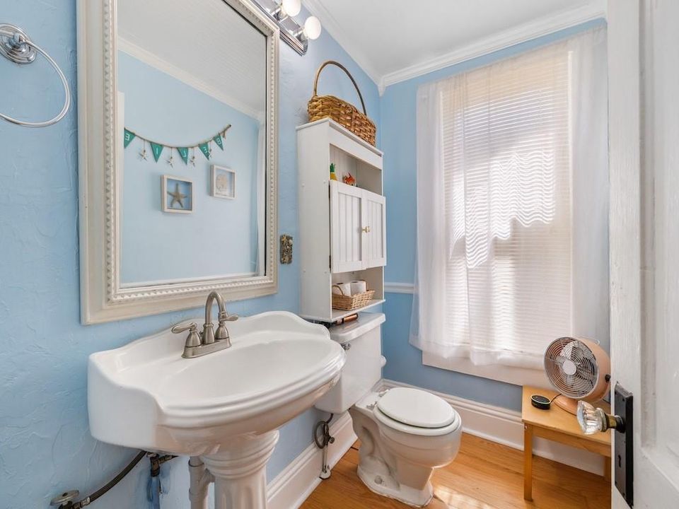 На продажу: $260,000 (1 спален, 1 ванн, 1356 Квадратных фут)