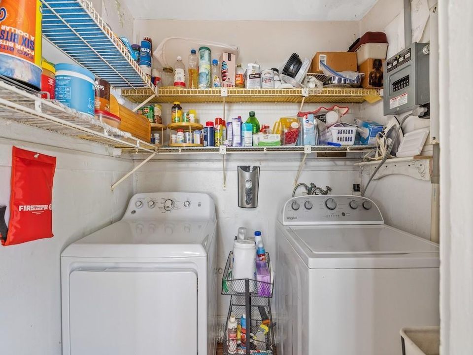 На продажу: $260,000 (1 спален, 1 ванн, 1356 Квадратных фут)