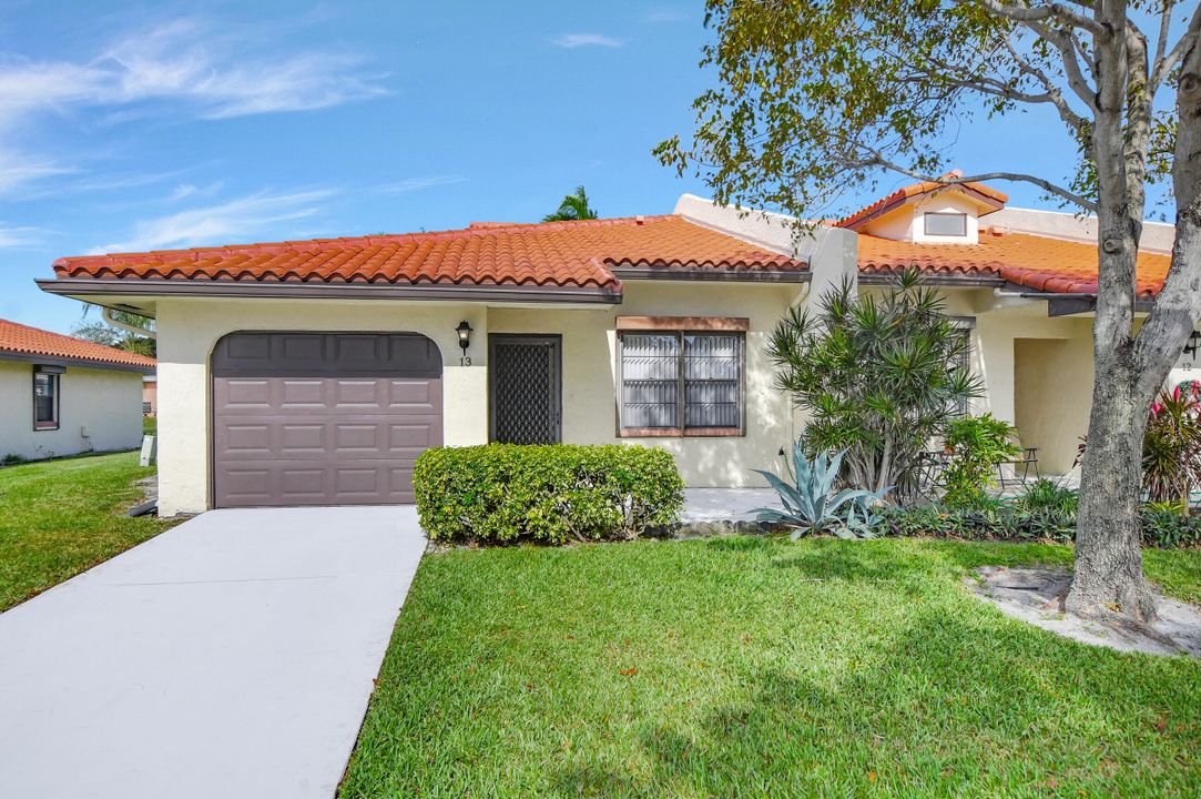 Recently Sold: $299,800 (2 beds, 2 baths, 1074 Square Feet)