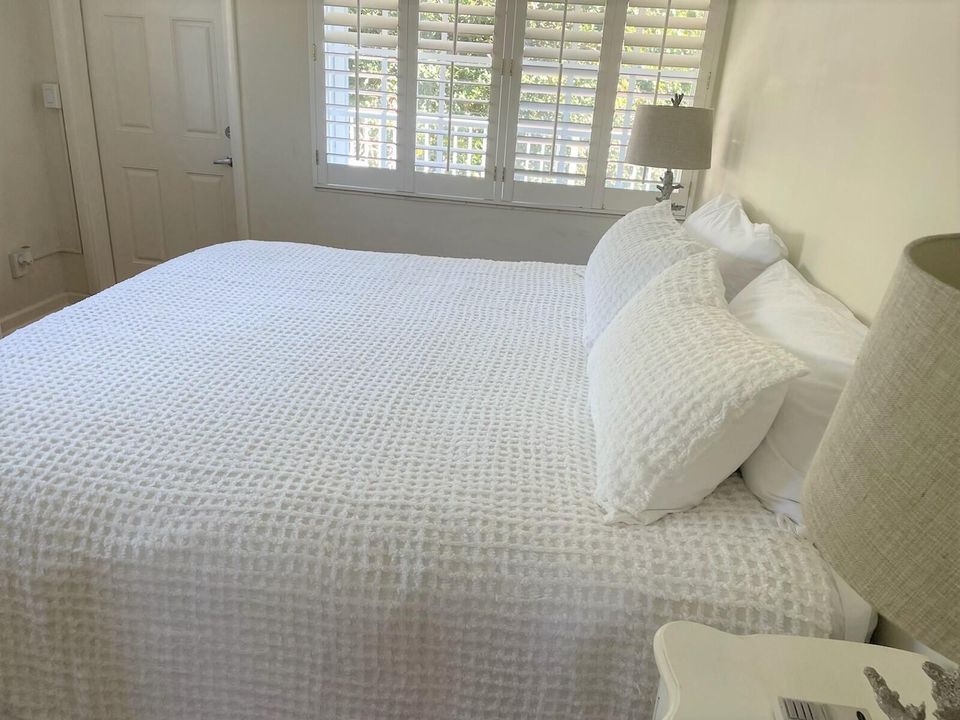 Active With Contract: $9,000 (2 beds, 1 baths, 1226 Square Feet)