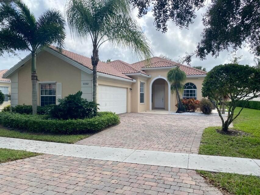 Recently Rented: $3,900 (4 beds, 3 baths, 2001 Square Feet)