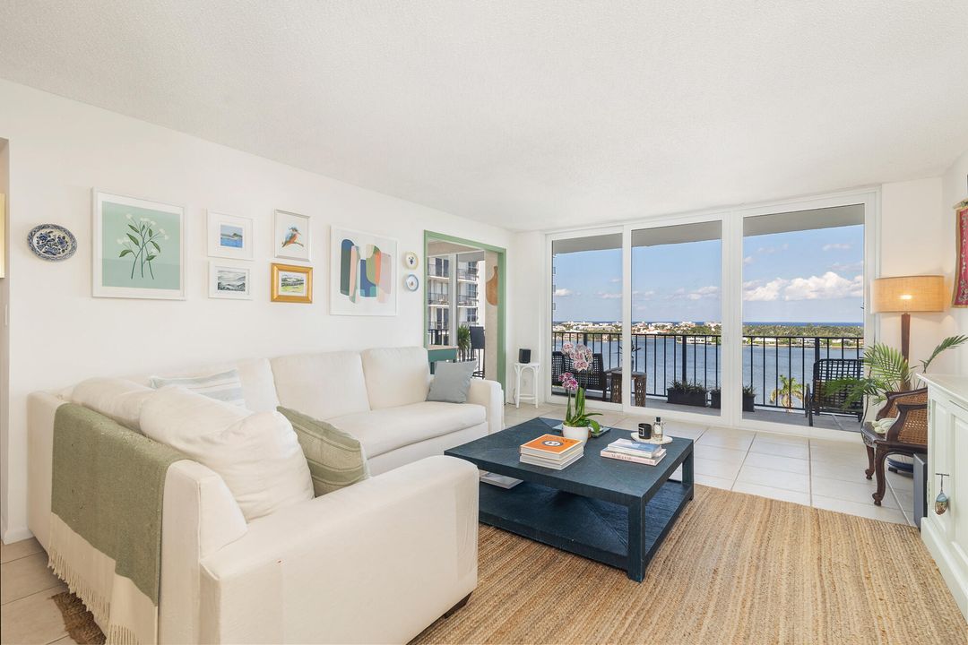 Recently Sold: $850,000 (2 beds, 2 baths, 1363 Square Feet)