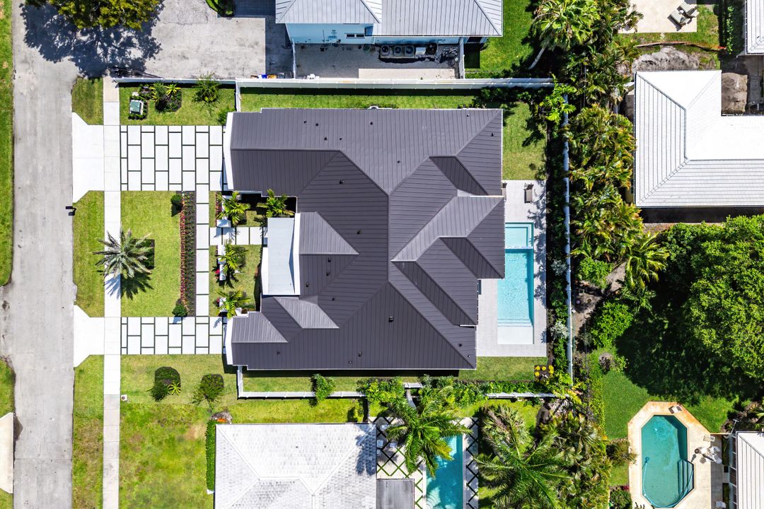 Active With Contract: $4,649,000 (5 beds, 6 baths, 4121 Square Feet)