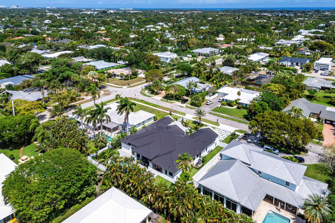 Active With Contract: $4,649,000 (5 beds, 6 baths, 4121 Square Feet)