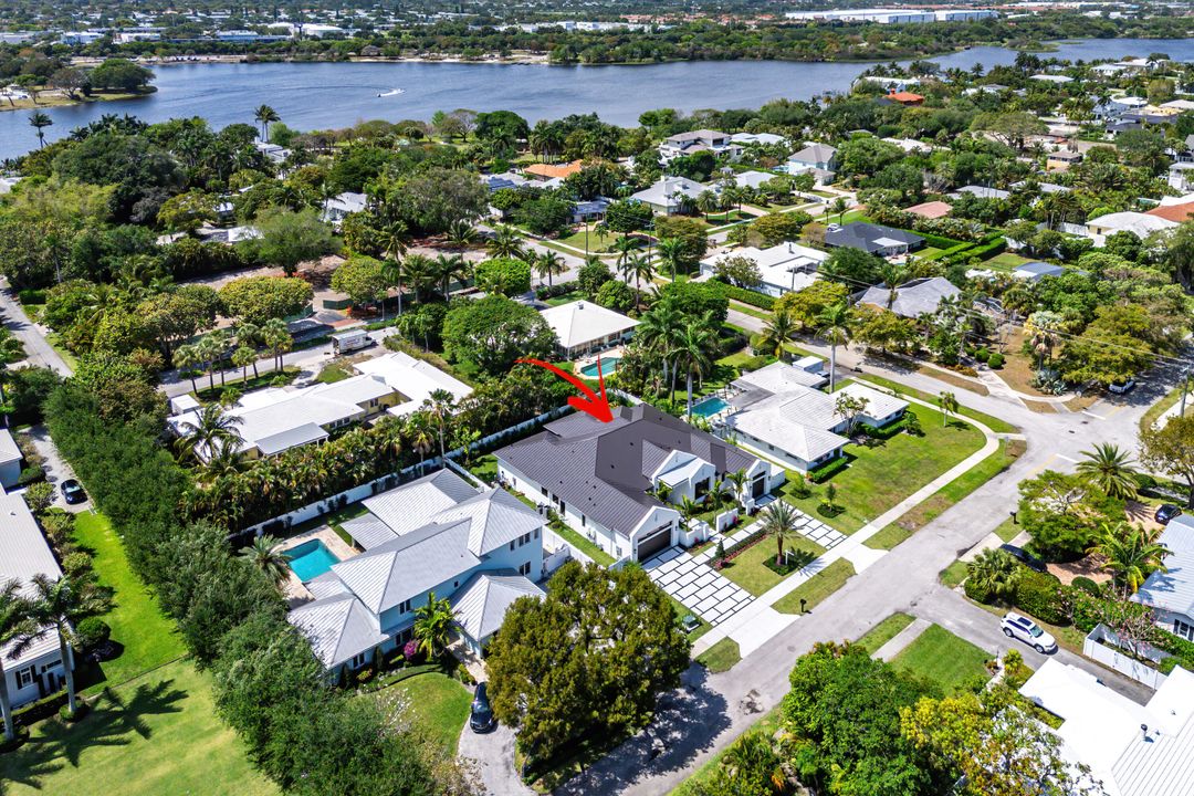 Active With Contract: $4,649,000 (5 beds, 6 baths, 4121 Square Feet)