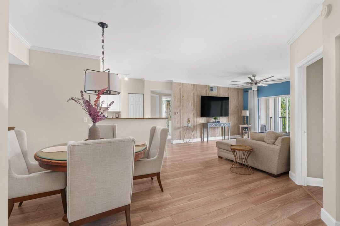 Под контрактом: $6,250 (3 спален, 2 ванн, 1328 Квадратных фут)