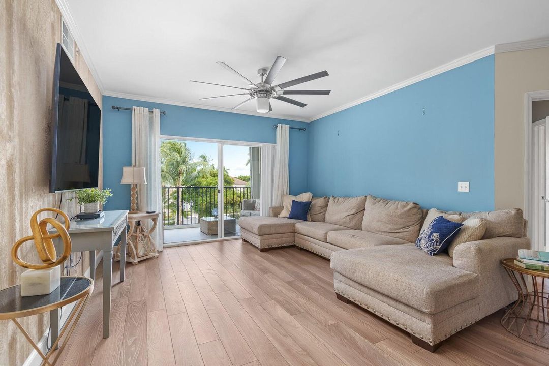 Под контрактом: $6,250 (3 спален, 2 ванн, 1328 Квадратных фут)