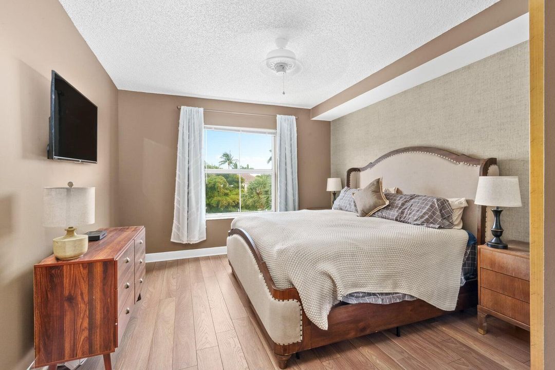 Под контрактом: $6,250 (3 спален, 2 ванн, 1328 Квадратных фут)