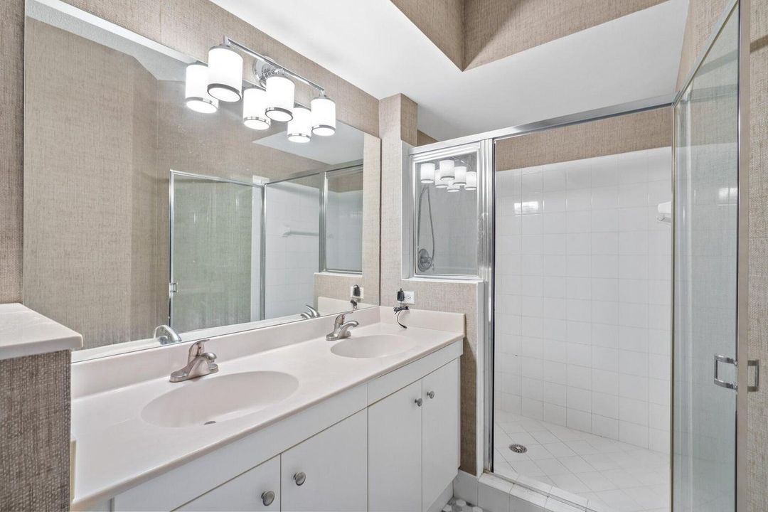 Под контрактом: $6,250 (3 спален, 2 ванн, 1328 Квадратных фут)