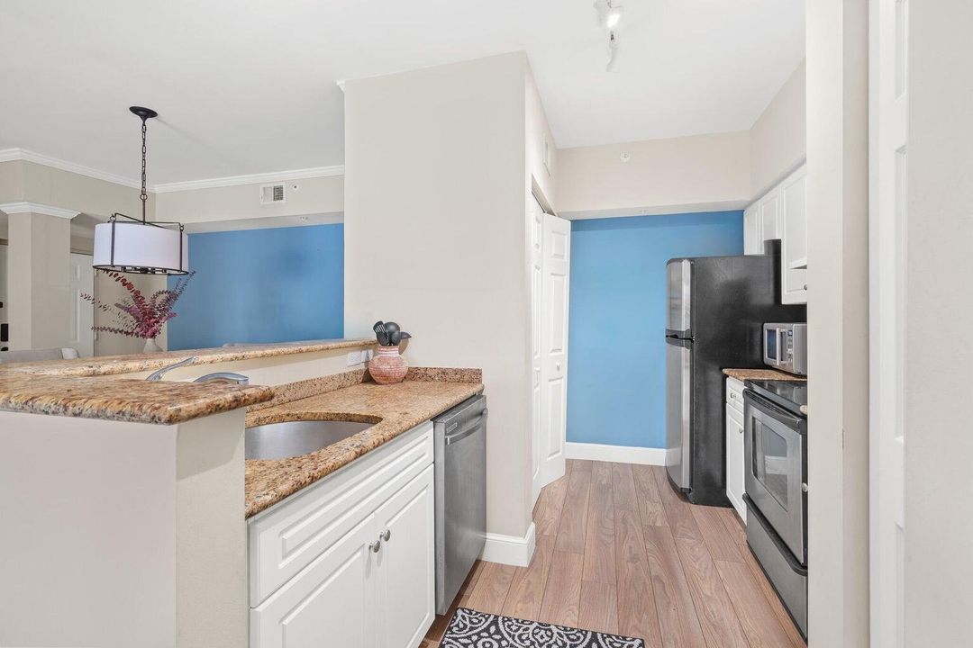 Под контрактом: $6,250 (3 спален, 2 ванн, 1328 Квадратных фут)