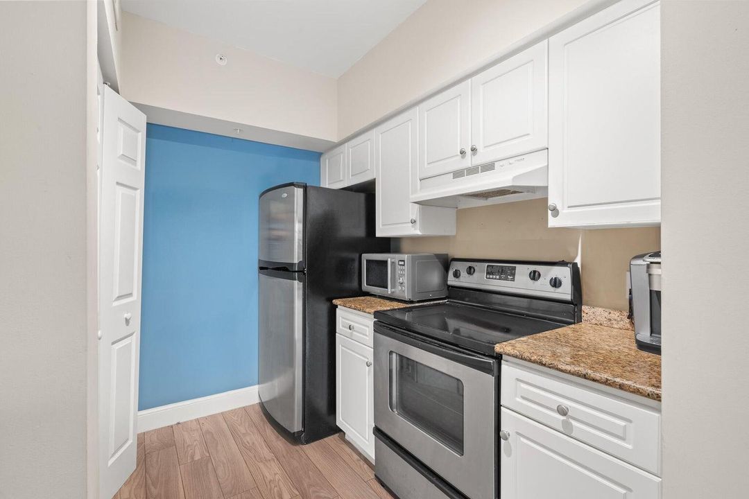 Под контрактом: $6,250 (3 спален, 2 ванн, 1328 Квадратных фут)