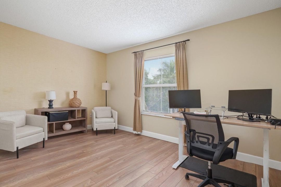 Под контрактом: $6,250 (3 спален, 2 ванн, 1328 Квадратных фут)