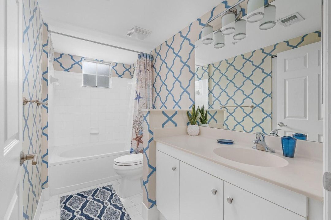 Под контрактом: $6,250 (3 спален, 2 ванн, 1328 Квадратных фут)