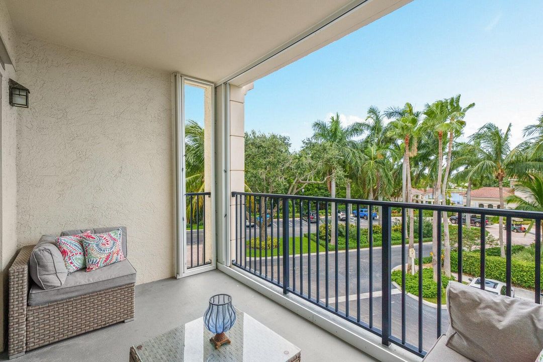 Под контрактом: $6,250 (3 спален, 2 ванн, 1328 Квадратных фут)