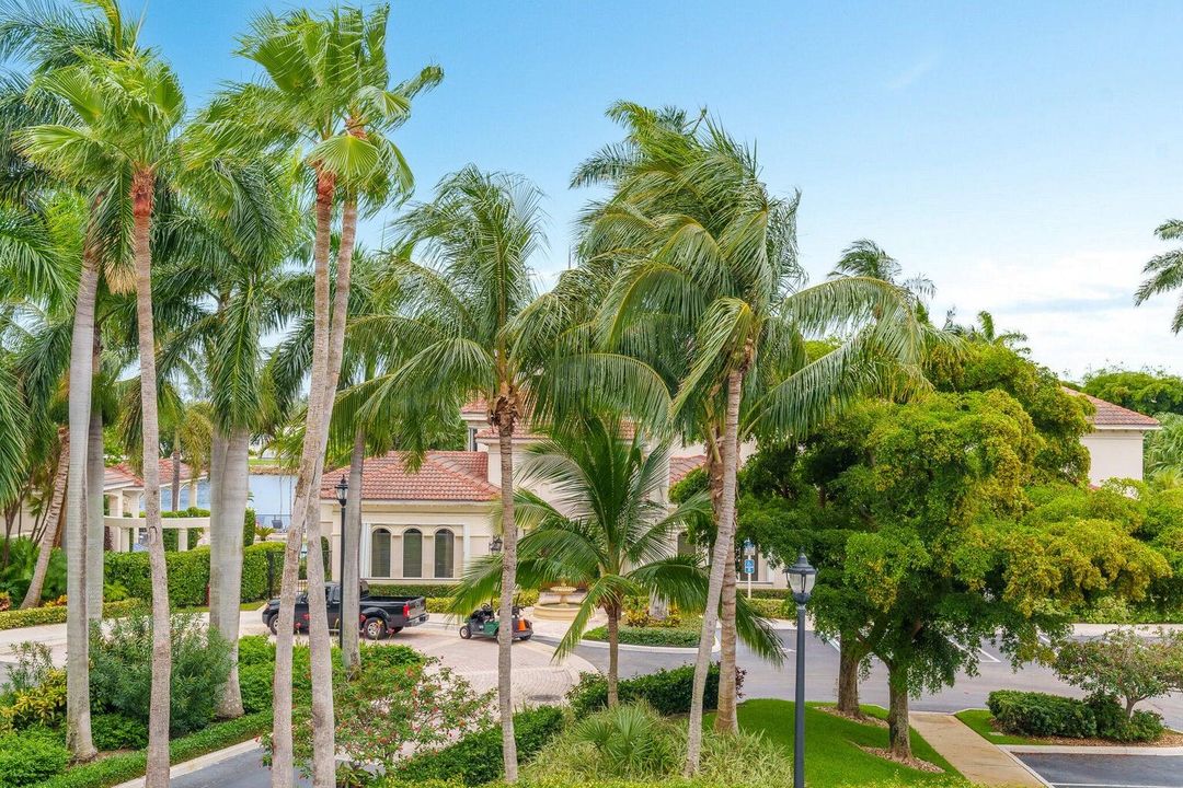 Под контрактом: $6,250 (3 спален, 2 ванн, 1328 Квадратных фут)