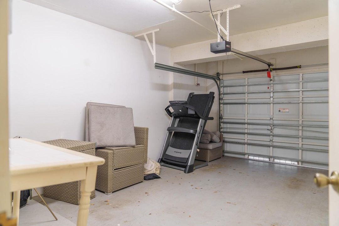 Под контрактом: $6,250 (3 спален, 2 ванн, 1328 Квадратных фут)