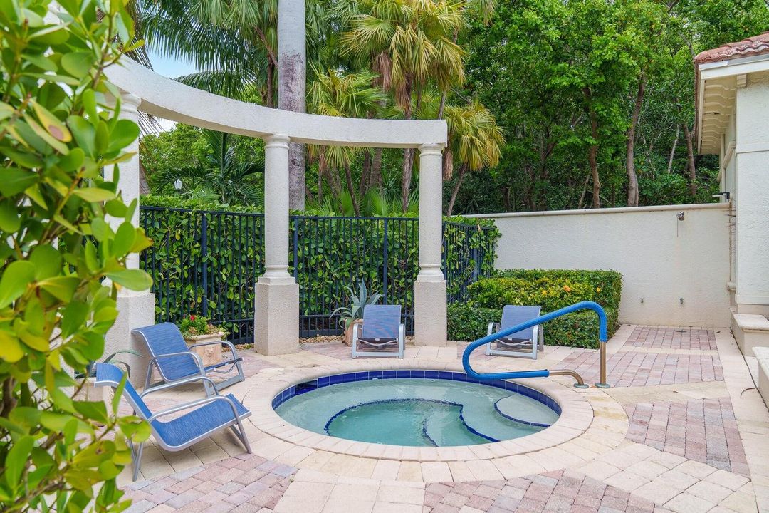 Под контрактом: $6,250 (3 спален, 2 ванн, 1328 Квадратных фут)