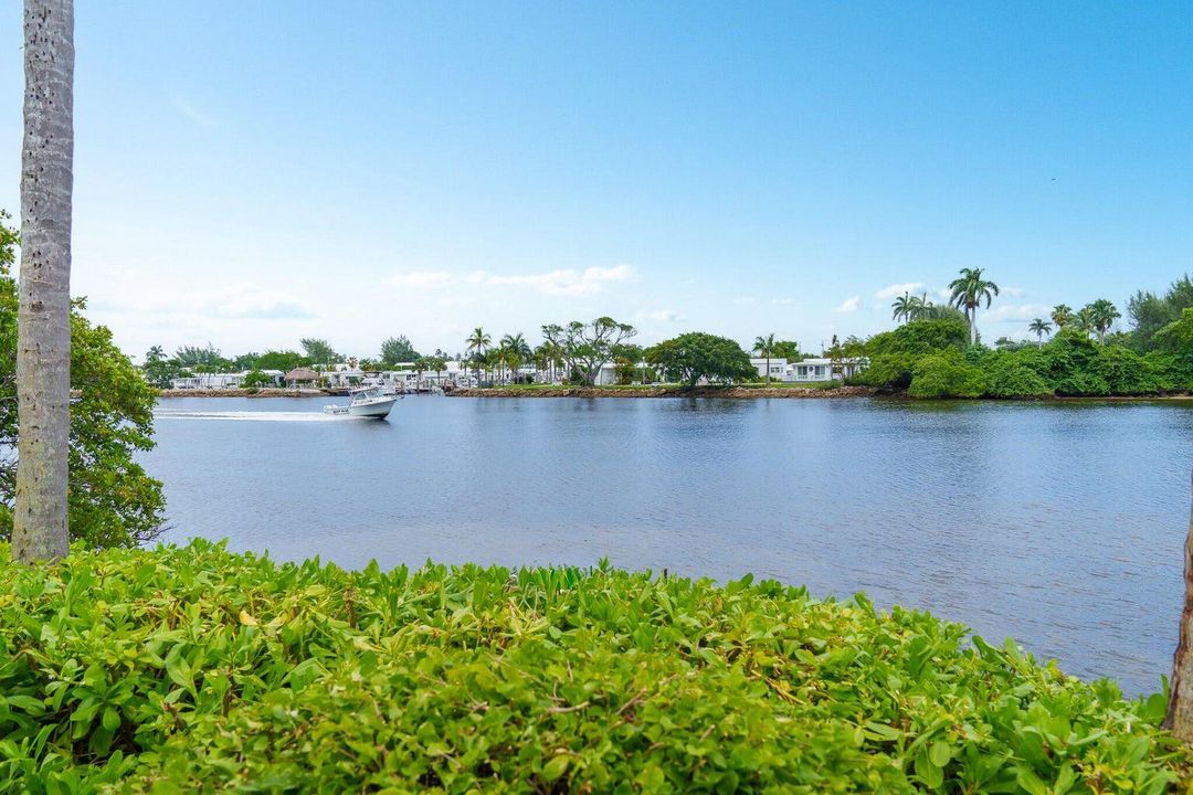 Под контрактом: $6,250 (3 спален, 2 ванн, 1328 Квадратных фут)