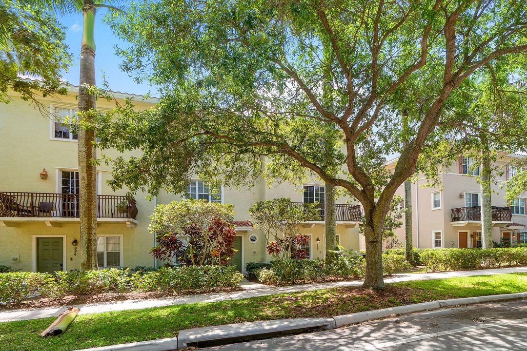 На продажу: $555,000 (3 спален, 3 ванн, 1953 Квадратных фут)