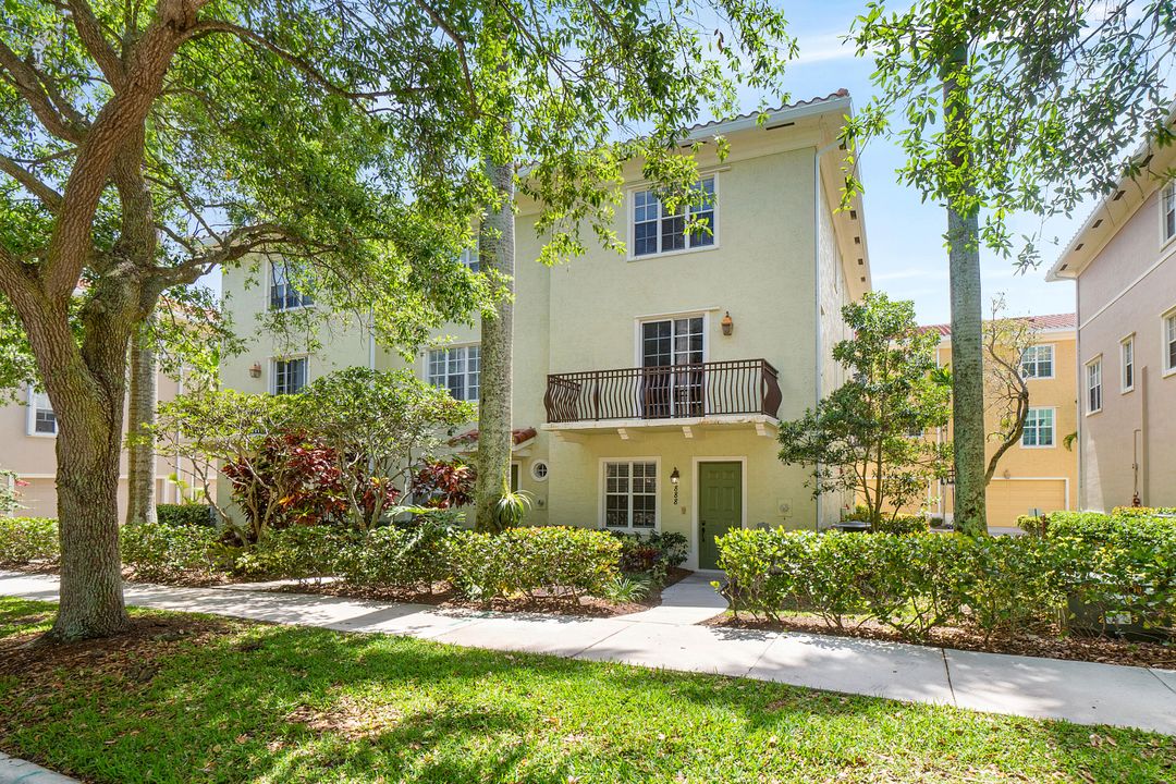 На продажу: $555,000 (3 спален, 3 ванн, 1953 Квадратных фут)