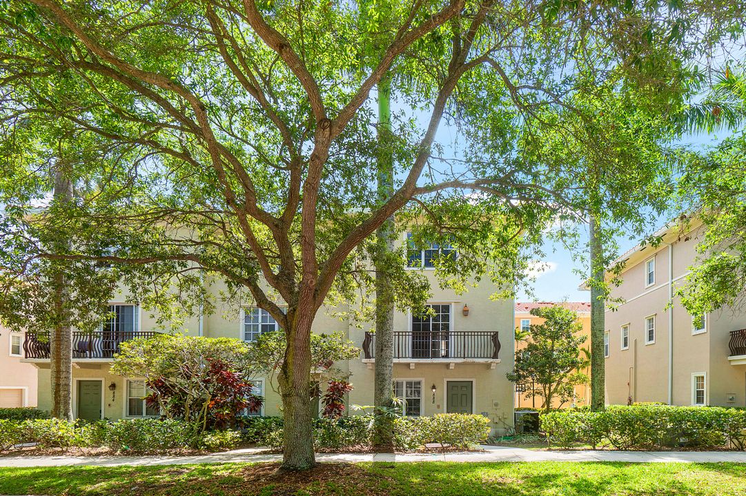 На продажу: $555,000 (3 спален, 3 ванн, 1953 Квадратных фут)