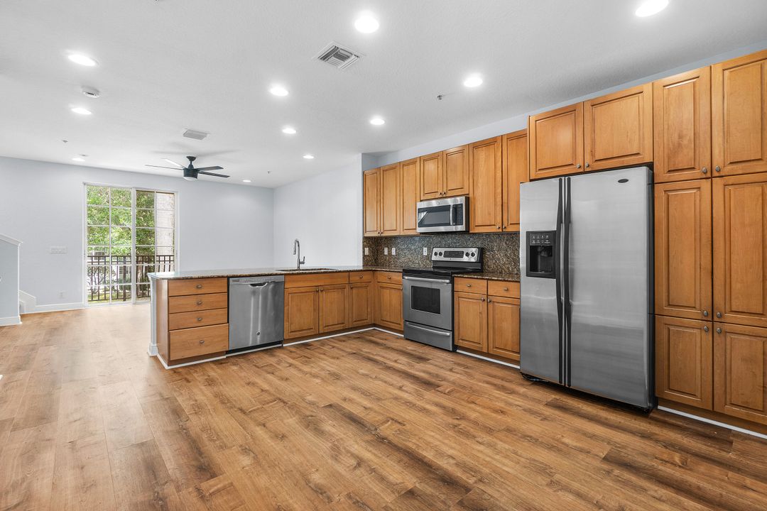 На продажу: $555,000 (3 спален, 3 ванн, 1953 Квадратных фут)