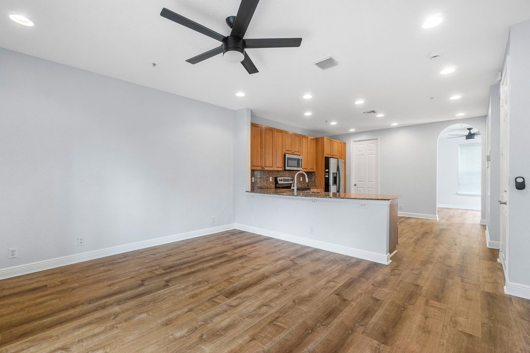 На продажу: $555,000 (3 спален, 3 ванн, 1953 Квадратных фут)