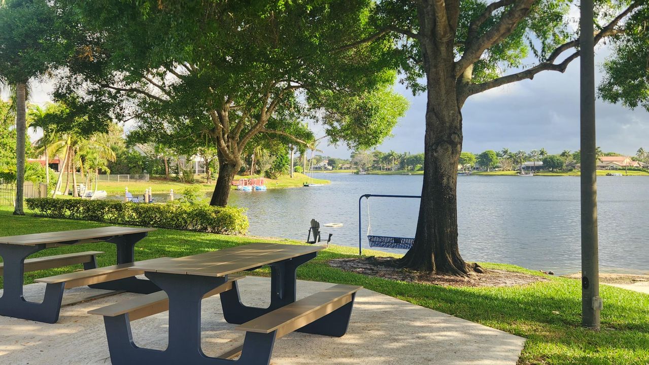 For Sale: $689,000 (3 beds, 2 baths, 1937 Square Feet)