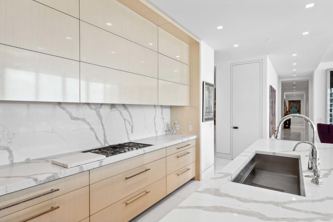 待售: $23,500,000 (4 贝兹, 5 浴室, 5544 平方英尺)