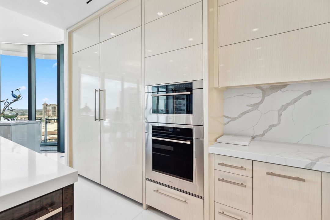 待售: $23,500,000 (4 贝兹, 5 浴室, 5544 平方英尺)