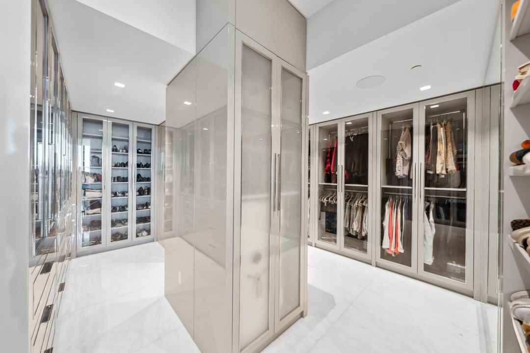 待售: $23,500,000 (4 贝兹, 5 浴室, 5544 平方英尺)