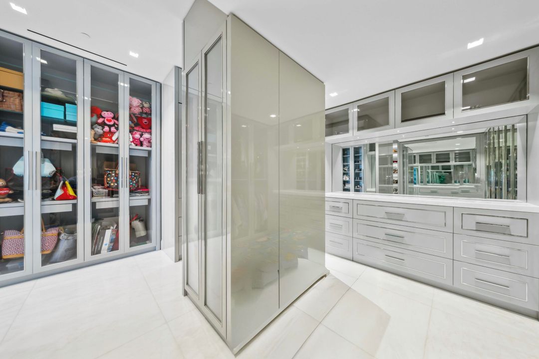 待售: $23,500,000 (4 贝兹, 5 浴室, 5544 平方英尺)