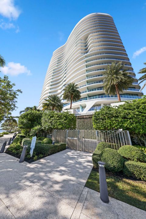 待售: $23,500,000 (4 贝兹, 5 浴室, 5544 平方英尺)