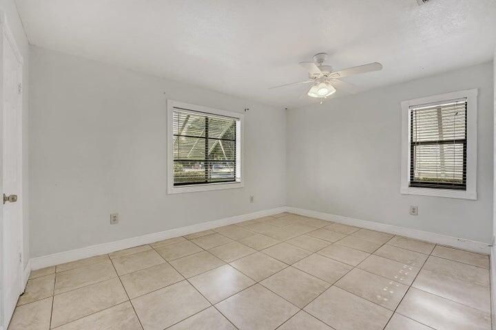 For Sale: $290,000 (2 beds, 2 baths, 1020 Square Feet)