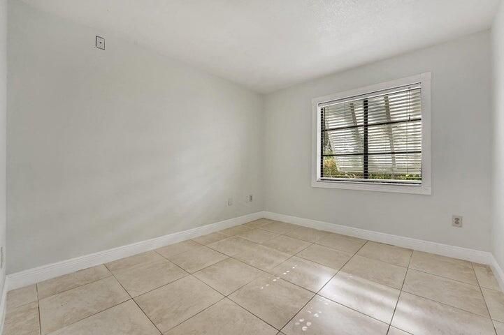 For Sale: $290,000 (2 beds, 2 baths, 1020 Square Feet)