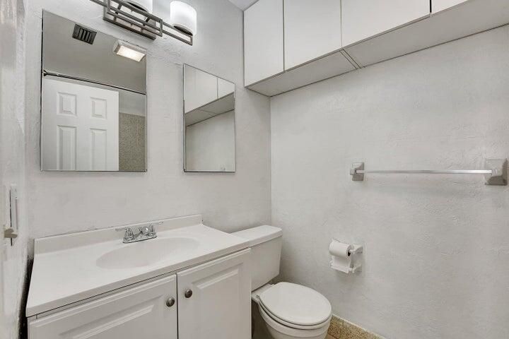 For Sale: $290,000 (2 beds, 2 baths, 1020 Square Feet)